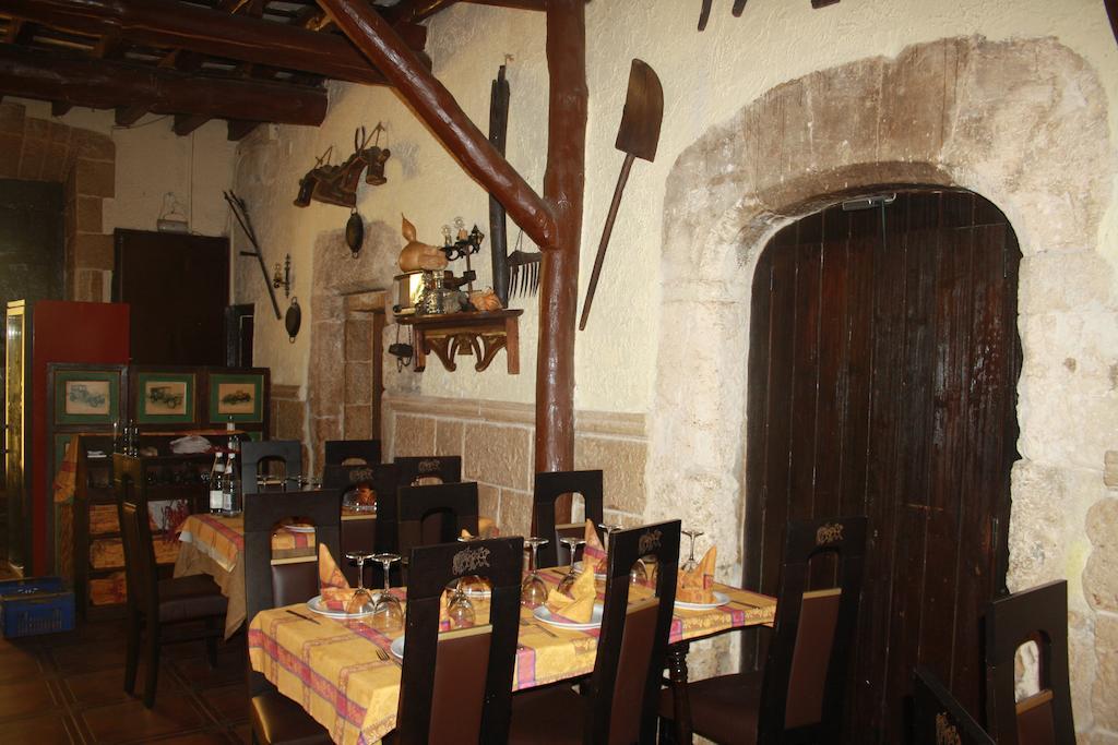 Hostal Restaurante La Diligencia Cunit Ngoại thất bức ảnh