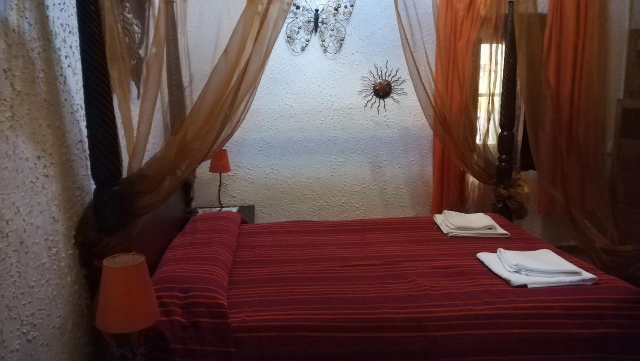 Hostal Restaurante La Diligencia Cunit Ngoại thất bức ảnh