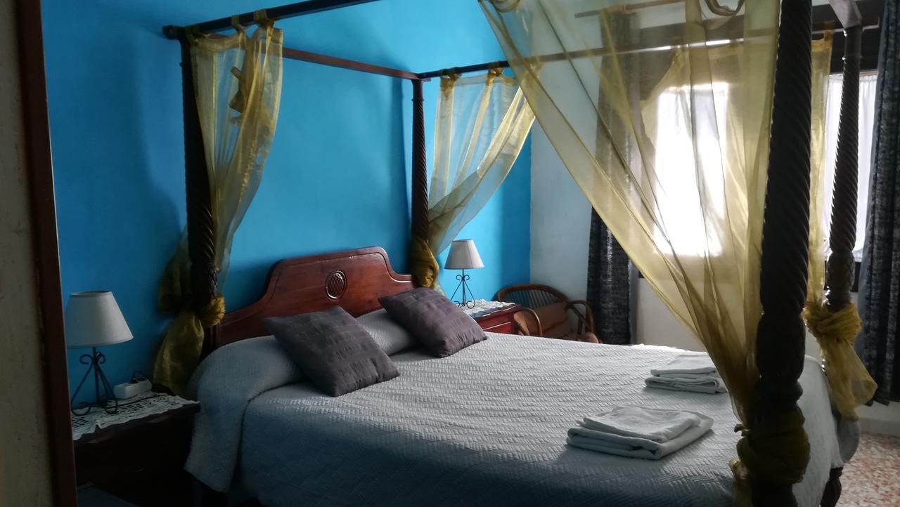 Hostal Restaurante La Diligencia Cunit Ngoại thất bức ảnh