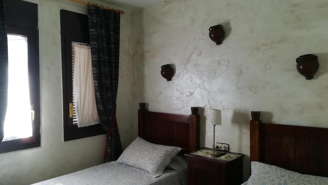 Hostal Restaurante La Diligencia Cunit Ngoại thất bức ảnh