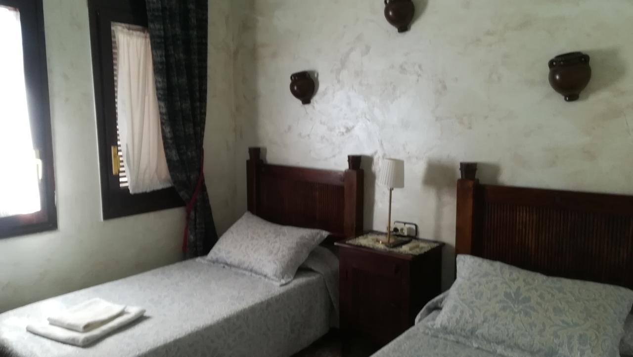 Hostal Restaurante La Diligencia Cunit Ngoại thất bức ảnh