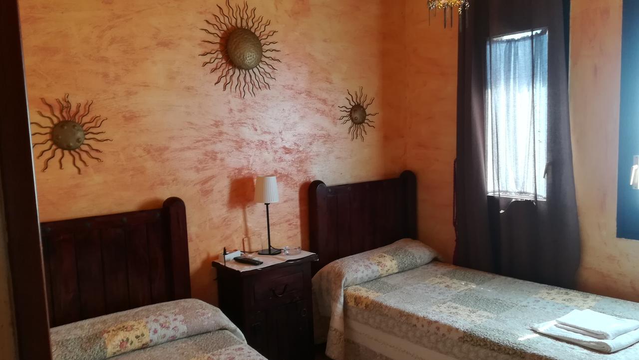Hostal Restaurante La Diligencia Cunit Ngoại thất bức ảnh