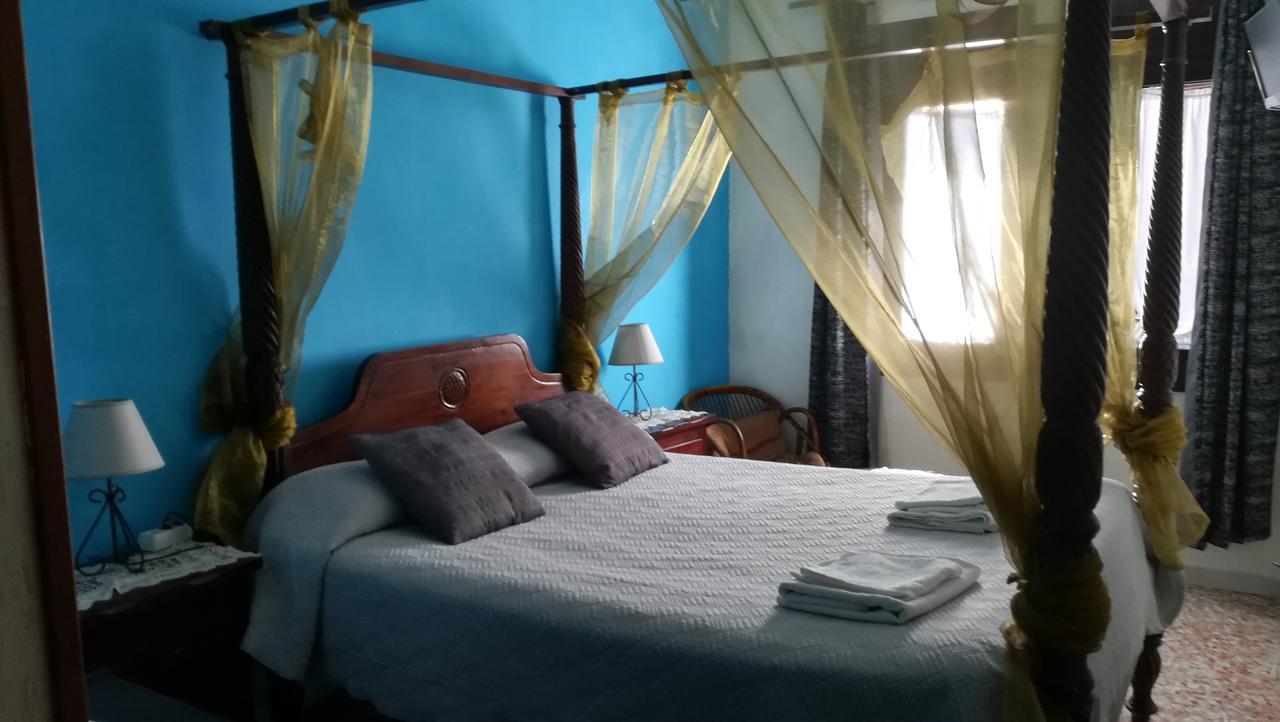 Hostal Restaurante La Diligencia Cunit Ngoại thất bức ảnh