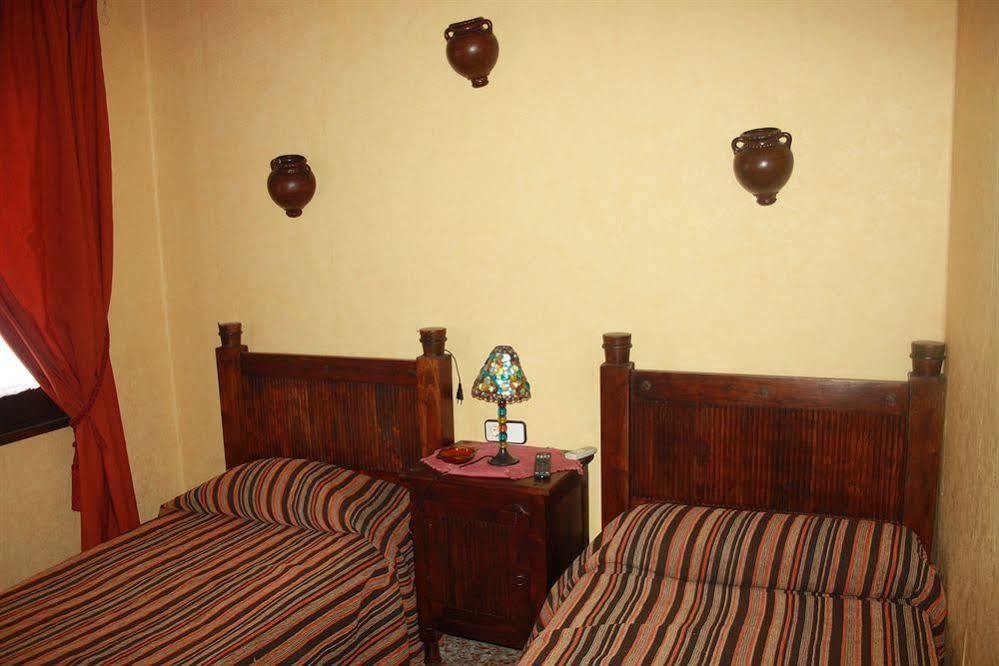 Hostal Restaurante La Diligencia Cunit Ngoại thất bức ảnh