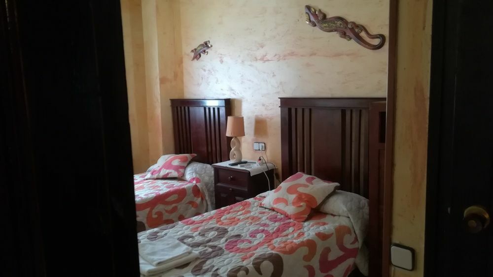 Hostal Restaurante La Diligencia Cunit Ngoại thất bức ảnh